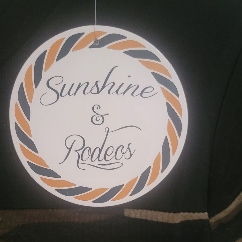 Sunshine & Rodeos Botique Women's Top L - Picture 2 of 4
